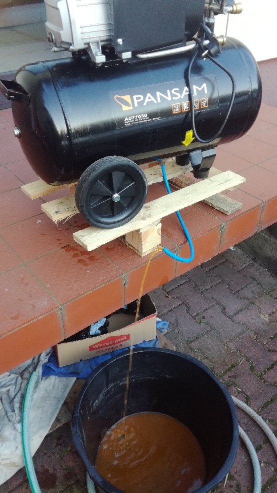 spuszczanie kondensatu z sprezarki 2